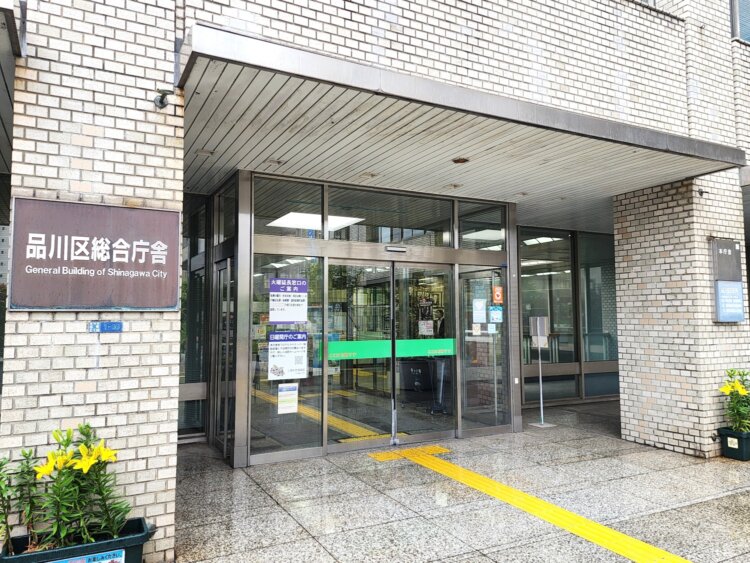 本庁舎の正面出入り口から中に入ると、3階のフロアになる。