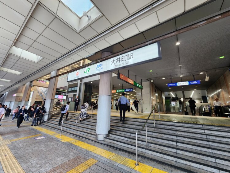 品川区役所へは大井町駅西口からが便利。ちなみにJR品川駅がある場所は港区になる。