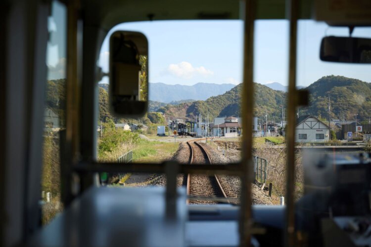 乗り心地はバスなのに、線路を走る感覚が新鮮。 