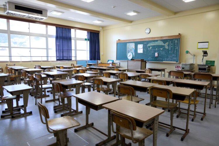 教室で小学生気分を味わったり、学校にまつわるイベントがあったりと学び舎の面影を存分に感じられる。
