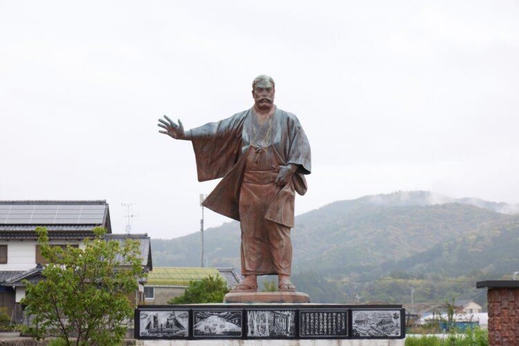 安芸は岩崎彌太郎ゆかりの地。生家や少年時代の彌太郎が作った日本列島を模した石組みも見学できる。