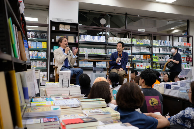 すごい距離感で石田衣良さんのトークが聞けた。