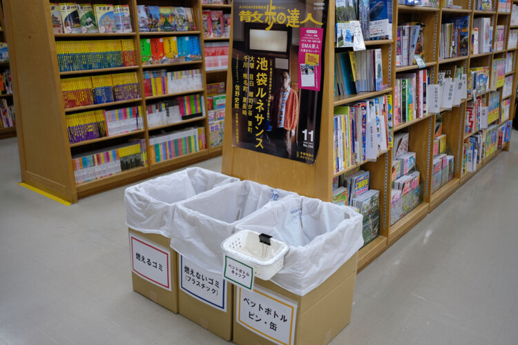フロアにはゴミ箱もあるので安心。