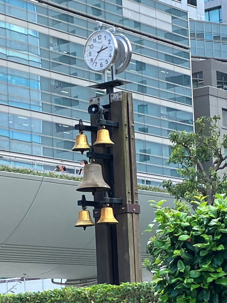 時計にも鐘が付けられている。