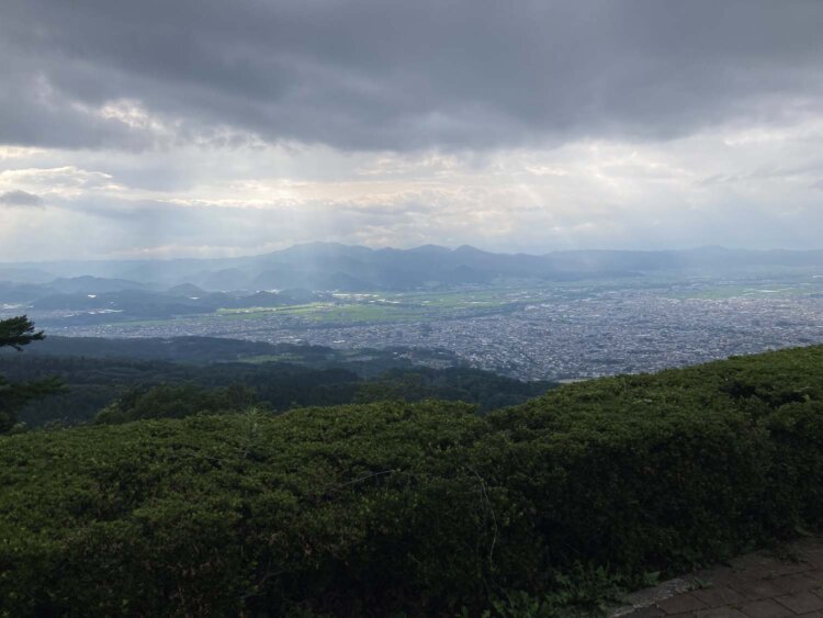 西蔵王公園から山形の市街地を眺める。