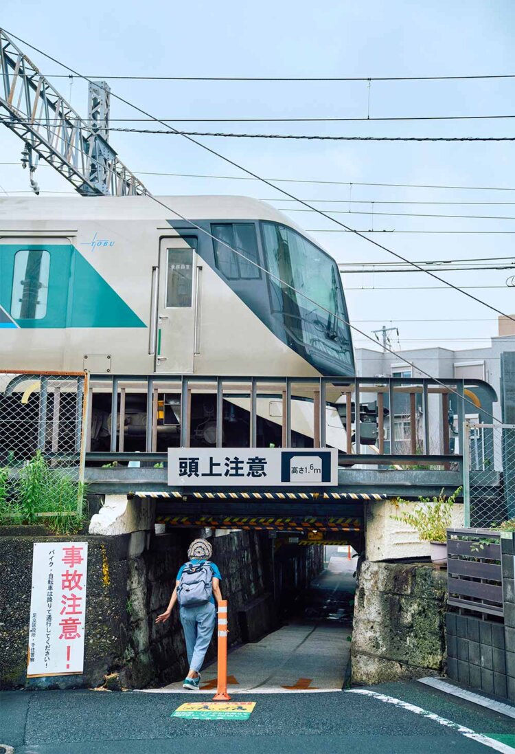 東武スカイツリーラインの線路下道は高さ1.6m。