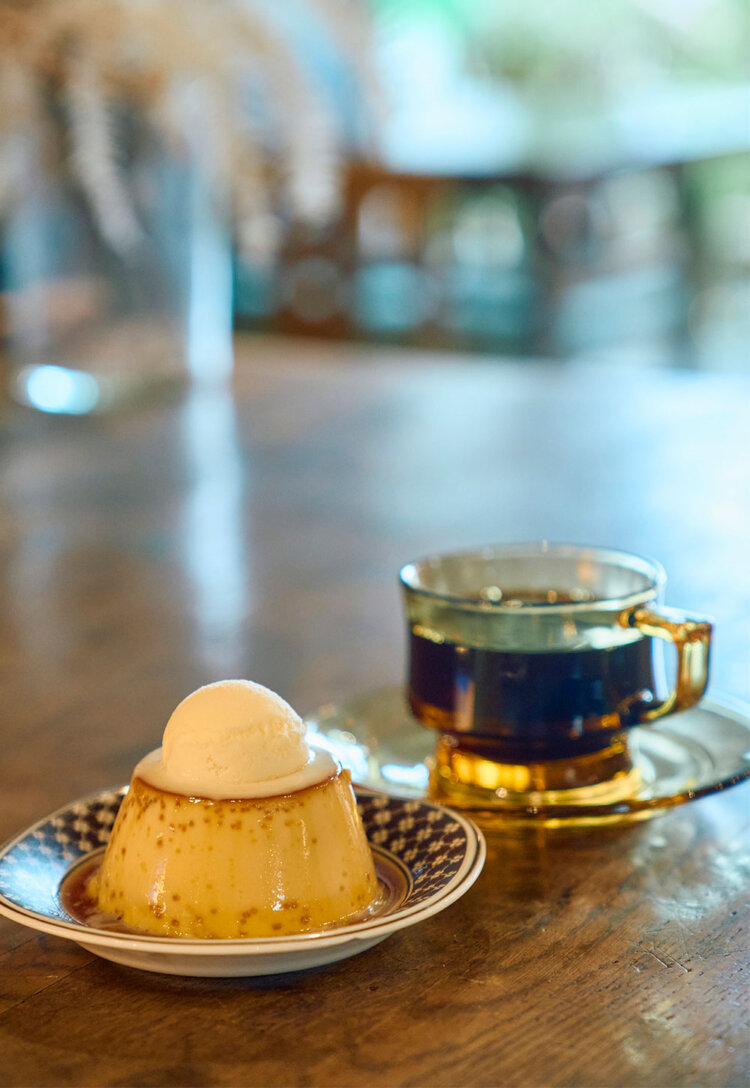 人気の昔ながらのプリン650円、本日のコーヒー600円。