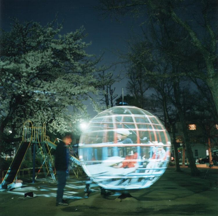 鈴木康広 《遊具の透視法》 2001　撮影＝川内倫子