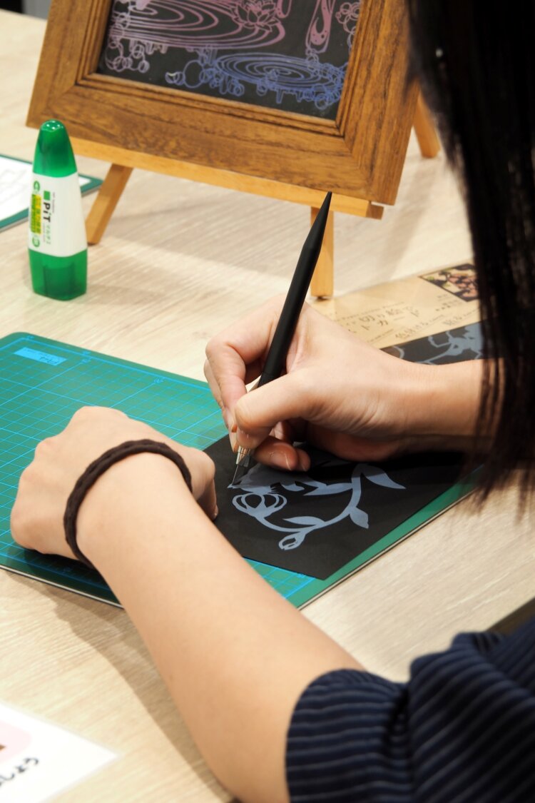 この日の体験コーナーでは切り絵ワークショップを開催。