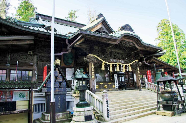 高尾山薬王院の本殿。飯縄（いづな）大権現を祀る。