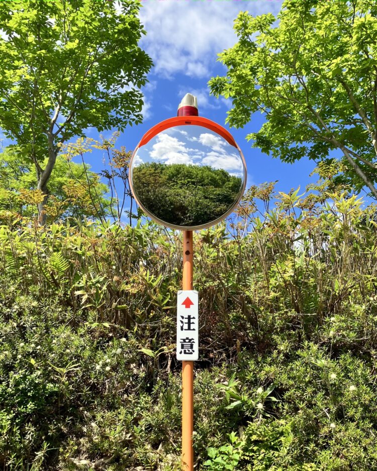 青森で撮ったカーブミラー。なんとApple公式インスタグラムで紹介された。