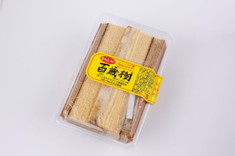 百歳樹　1200円。プレーンと甘塩っぱいもろみの二層仕立て。
