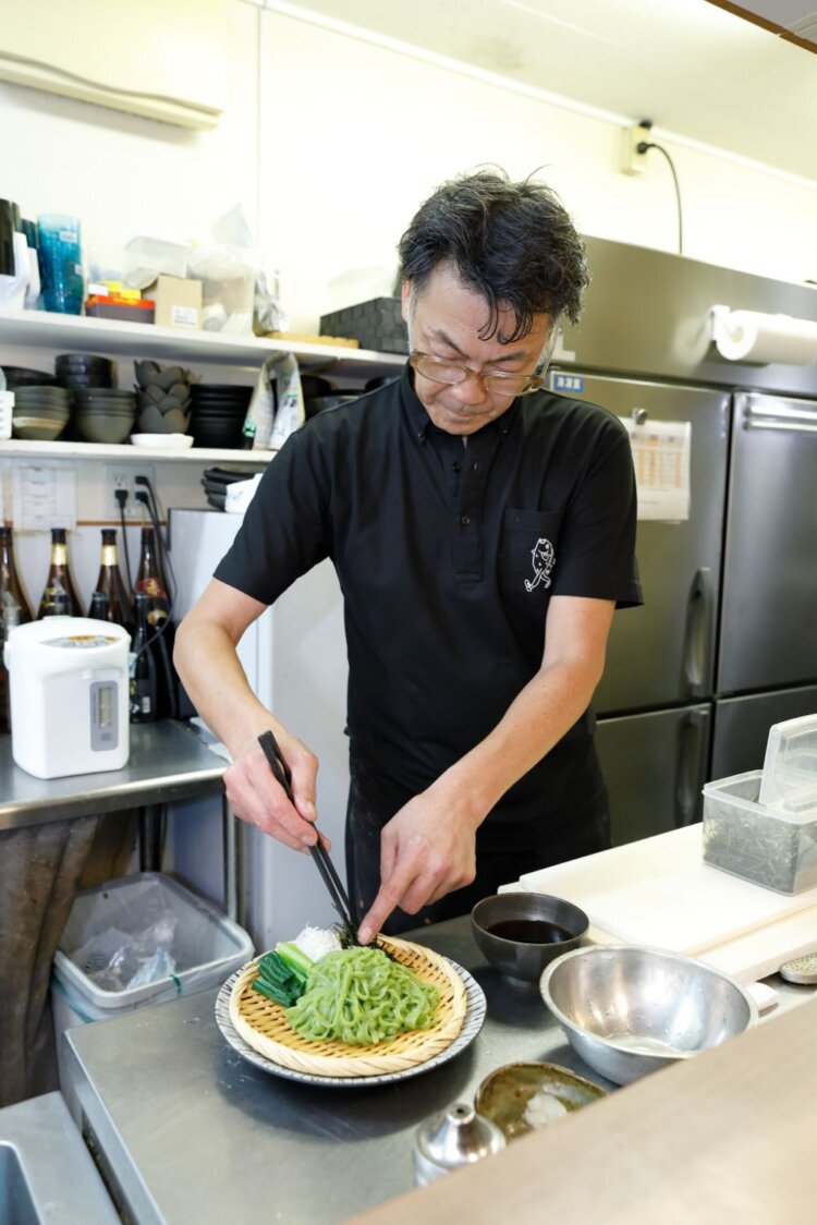 店主中野智徳さんは、あだち菜コロッケの生みの親でもある。