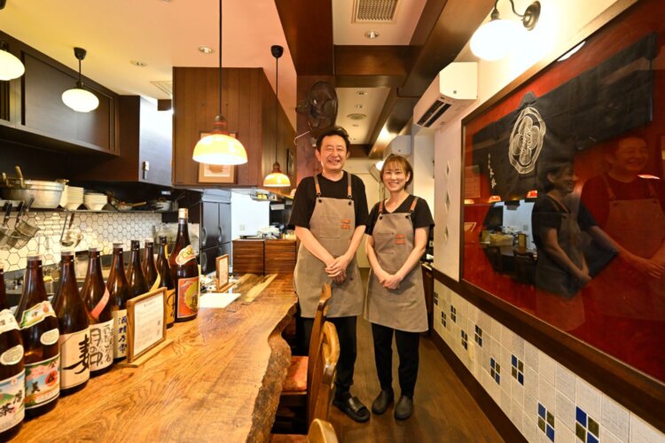 代表の清水夫妻。1人でも入りやすい。