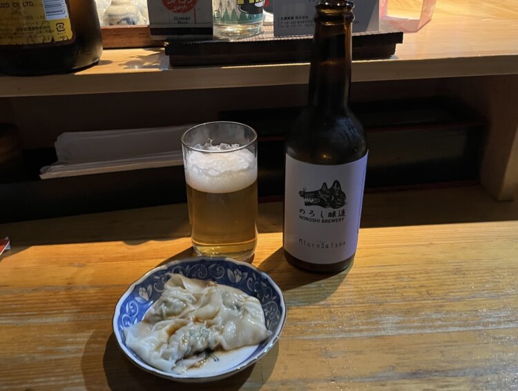 流山市のしいたけ農家が作るのろし醸造　micro saison1000円と冷ワンタン。