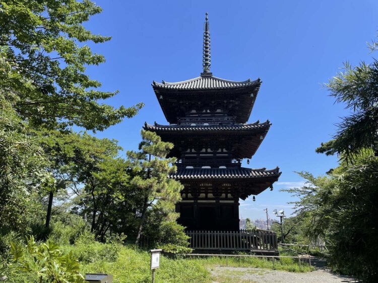 旧燈明寺三重塔。