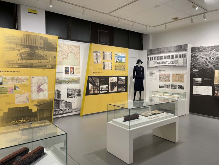 戦前〜戦時中にまつわる展示。