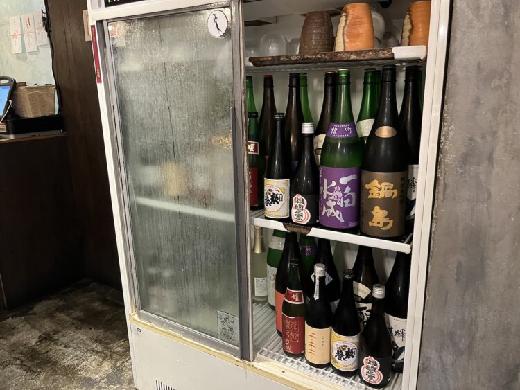 冷蔵ケースの中には、なかなか手に入らないレアな酒も。