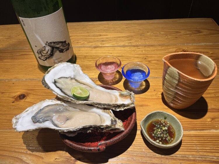 この日は北海道厚岸産の岩牡蠣で、見たことがない特大サイズ。
