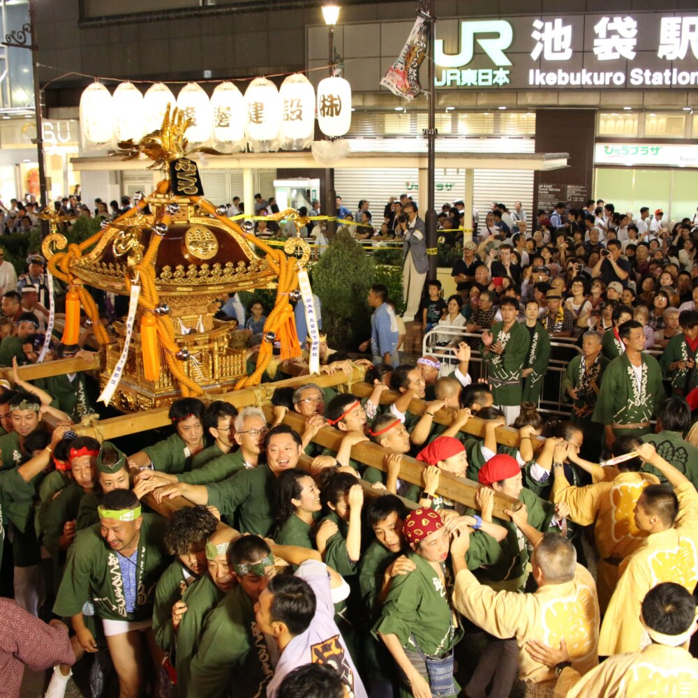 池袋西口駅前広場に多くの御輿が集結！「第59回ふくろ祭り 御輿の祭典」が9月26・27日に開催