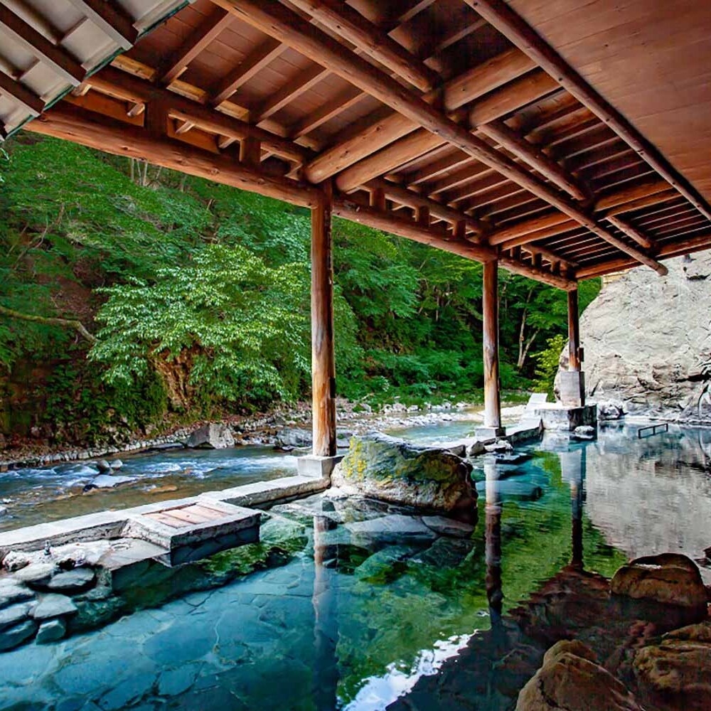 群馬の山間、四万（しま）温泉の宿『四万やまぐち館』。底なしのバイタリティで走り続ける人気女将の現在地