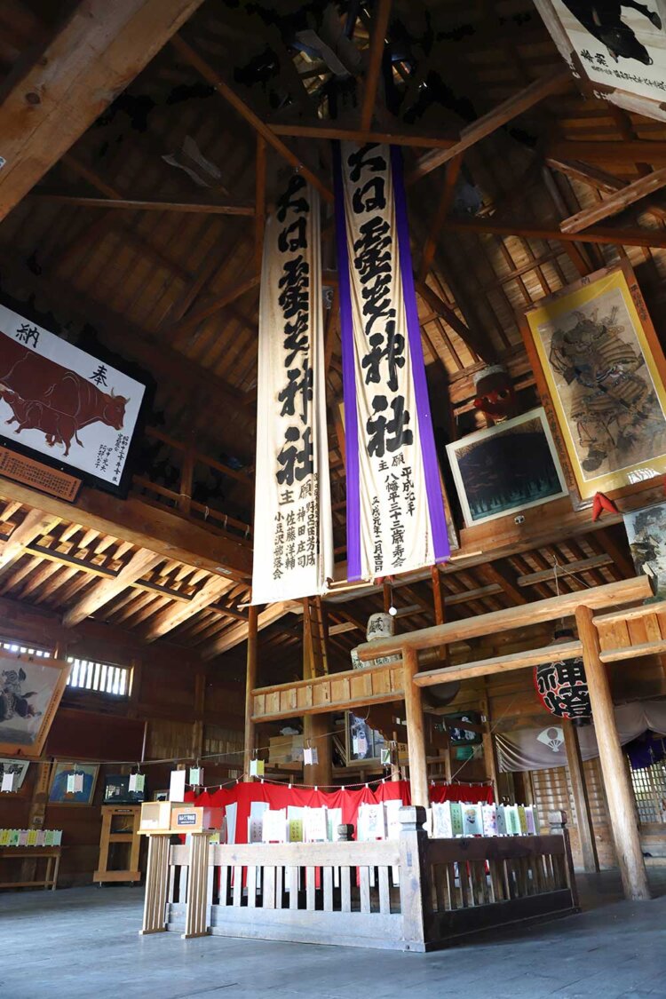 大日堂の名前で親しまれる大日靈貴（おおひるめむち）神社。約1300年の歴史をもつとされる大日堂舞楽を、毎年1月2日に社殿内で奉納。