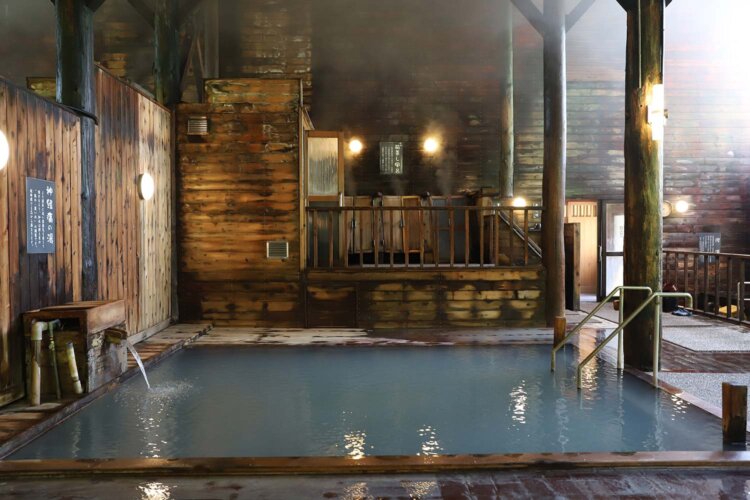 加水控えめで濃厚な湯を楽しめる神経痛の湯。