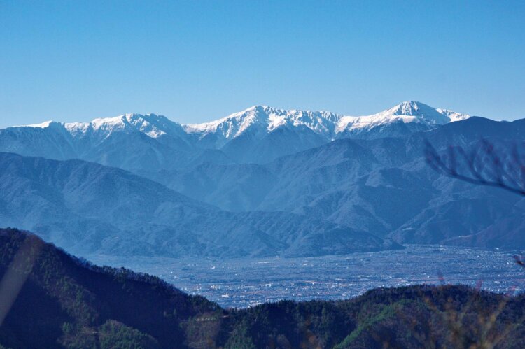 【首都圏日帰り山さんぽ】笹子雁ヶ腹摺山～急峻な登山道を上がり、旧甲州街道の古道を下りる