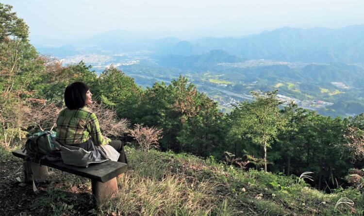 コース後半の不老山（ふろうさん）からの眺め。中央自動車道談合坂SA付近が見える。