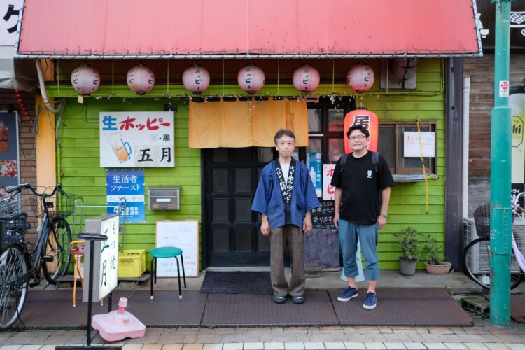 「生ホッピーをやりたかったんです」というご主人と。