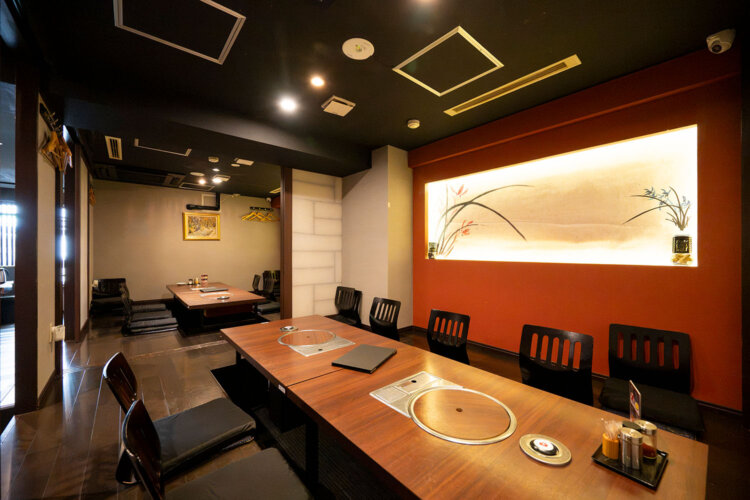 接待や会食に適した店内。
