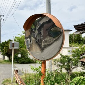 カーブミラーは異世界への入り口。日常採集標本家・小西秀和さんに伺う、日常に潜む非日常