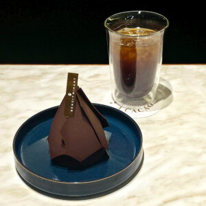 ベルギー発ショコラトリー『Le Café BENOIT NIHANT』の贅沢パフェとモンブラン〜黒猫スイーツ散歩 池袋編8〜