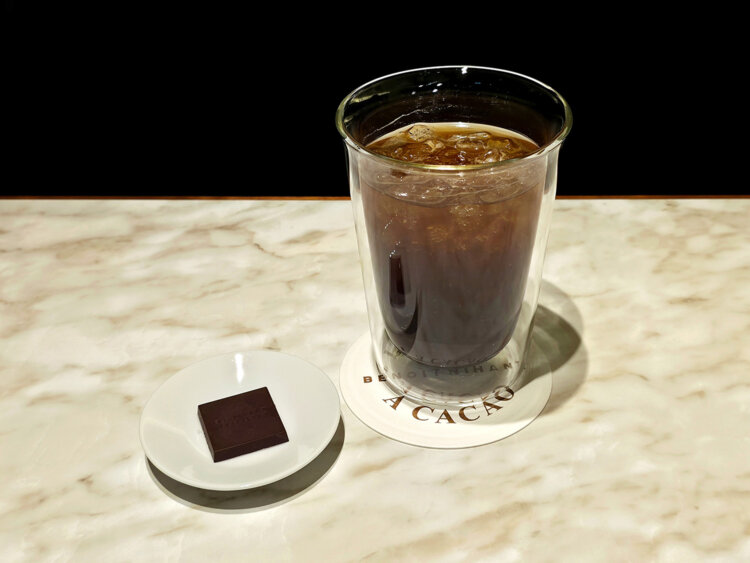 コーヒー アメリカーノ（アイス）ミニタブレット付 1200円。