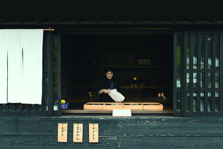 『あけぼのカフェ』では、山口県名産オリジナル柑橘「長門ゆずきち」を使った自家製どら焼きが人気。