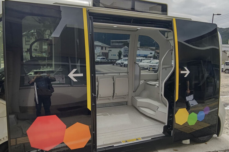 ステップが低く、車イスの方も乗りやすいようになっている。