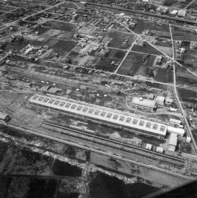 創業当時の綾瀬車両基地。周囲は農村だ。写真提供＝足立区立郷土博物。