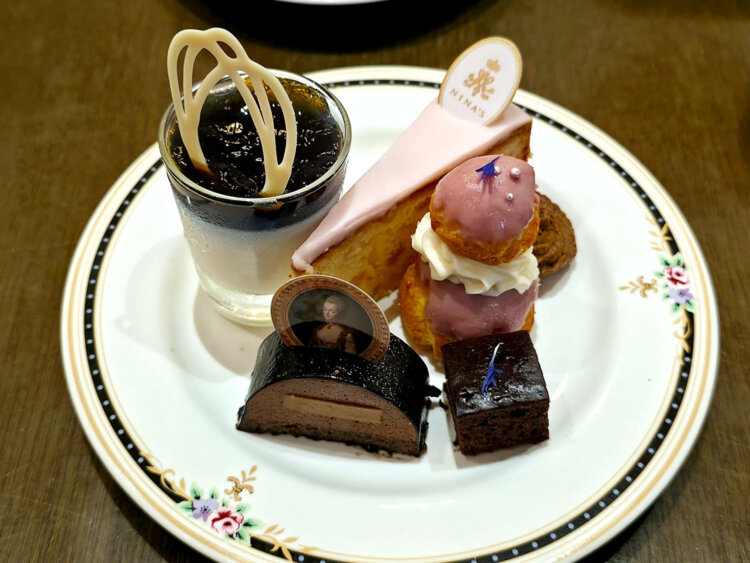 アフタヌーンティー上段。
