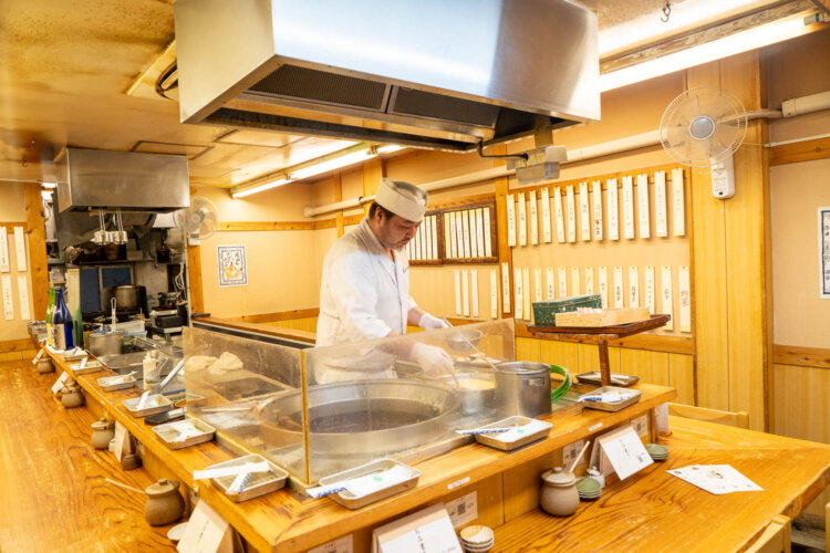 店長の岡村真樹（おかむらまさき）さん。