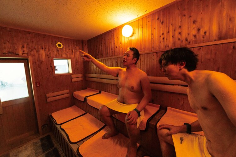 サウナの温度は室外の温度計をチェック！