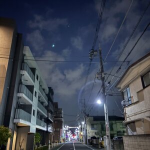 タクシーで虚構の会話をしてから散歩する。嘘だけど、ただいま、わが町【ワクサカソウヘイ】