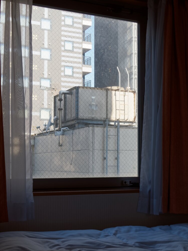 街なかでは、窓越しにタンクを鑑賞できることもある。