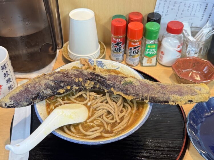 長いなす天300円。とろとろで甘くカレーに合う。