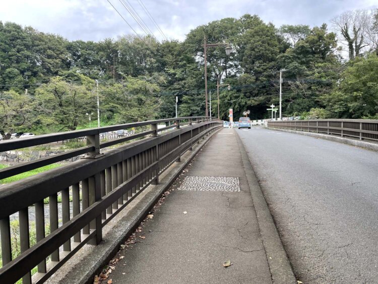 金山橋（第二話「雪が降る」5ページ目2コマ目）。