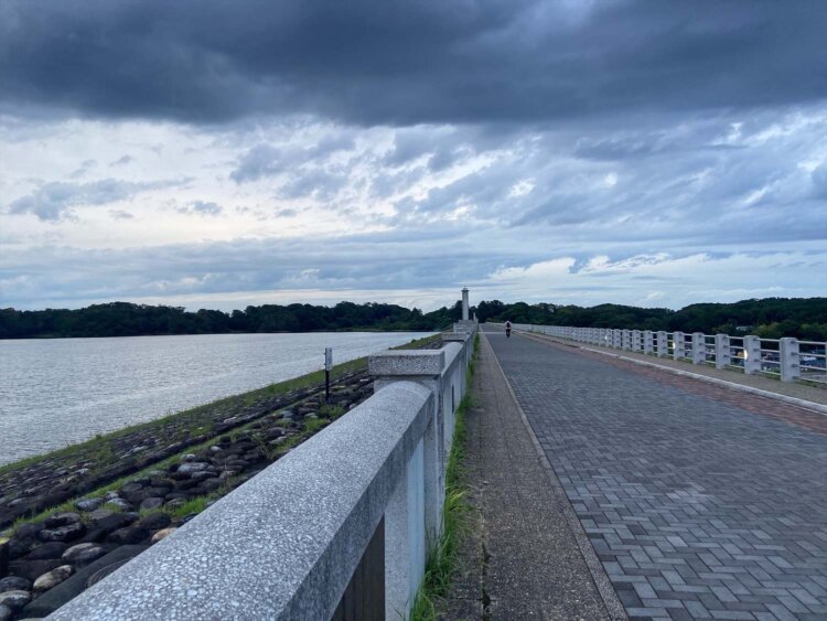 堰（えん）堤。
