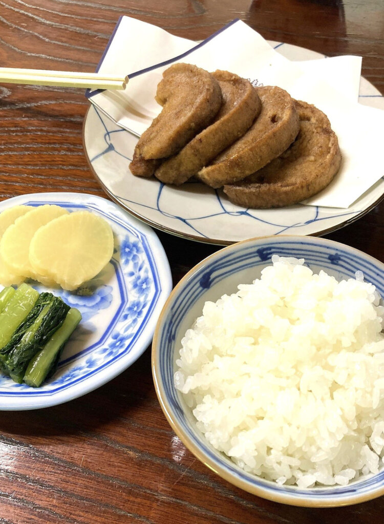 座禅後にいただいた精進料理。通常メニューは料理9品で4000円。座禅体験は1000円。