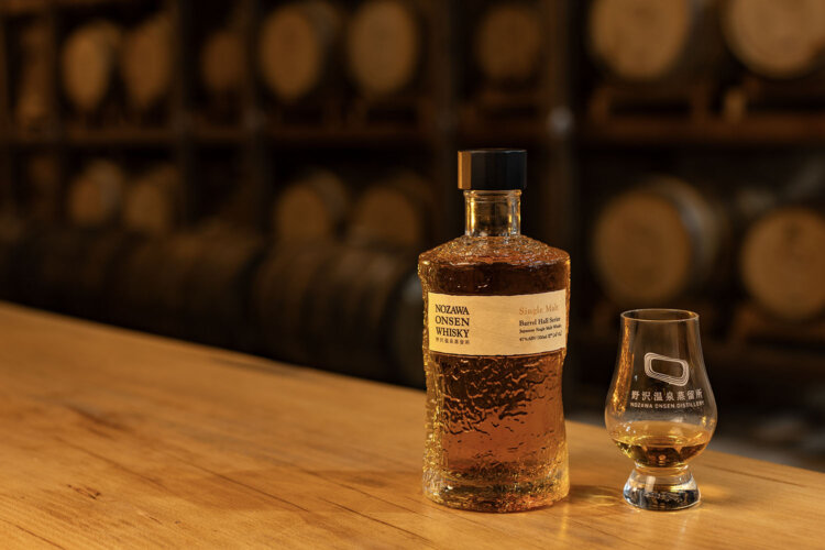 2026年11月6日発売のシングルモルトウイスキー「Barrel Hall Series（バレル ホール シリーズ）」。700ml 1万3200円。