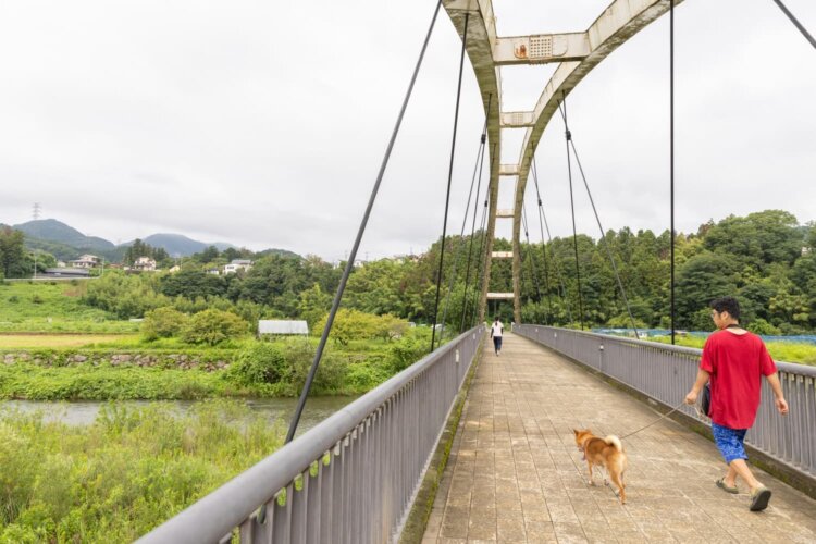 駅周辺の高台から河岸段丘を下ったところが秋川渓谷ハイクの始まり。