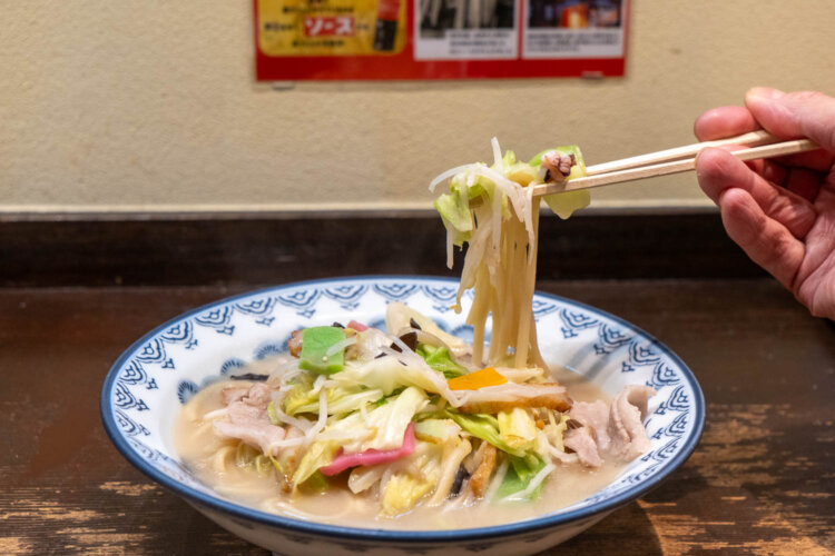 麺は長崎では有名な「五島製麺」のもの。