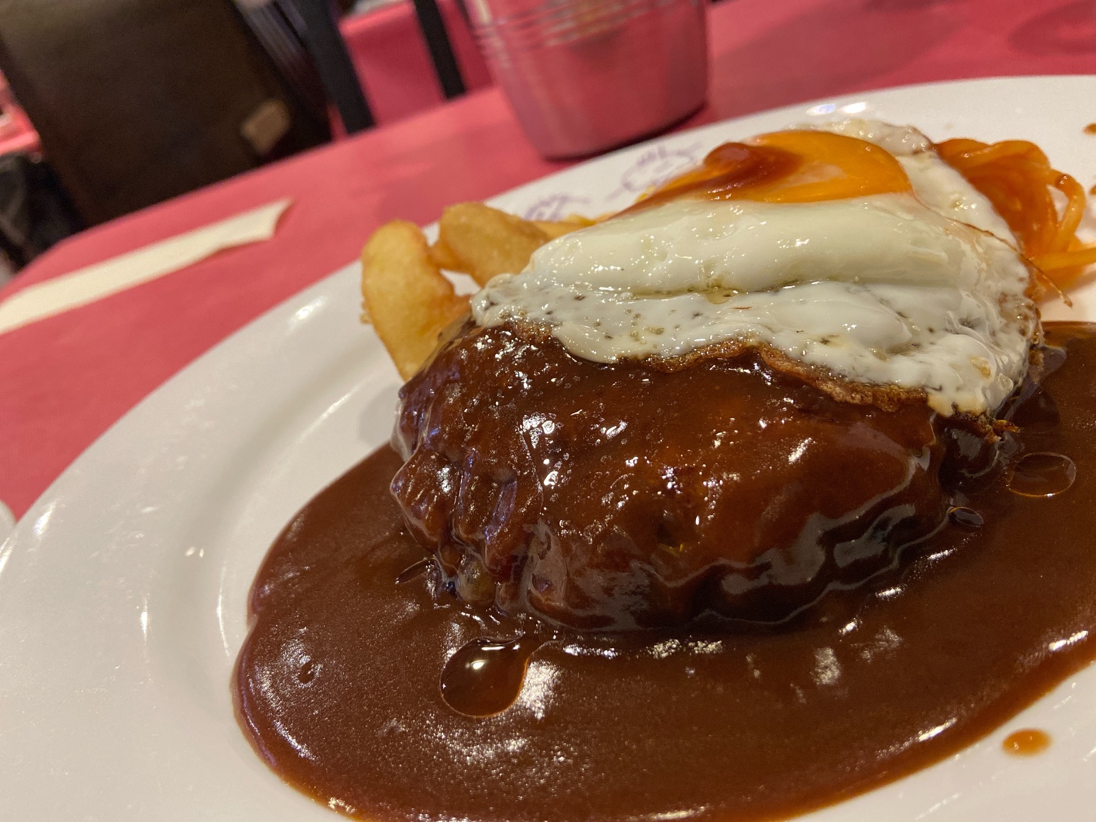 あの頃の洋食が、ここにある。老舗レストランどんぐりの魔法